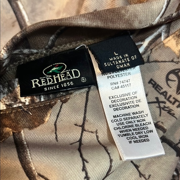 Realtree Camo Vest with Fleece Orange Lining - Picture 7 of 8